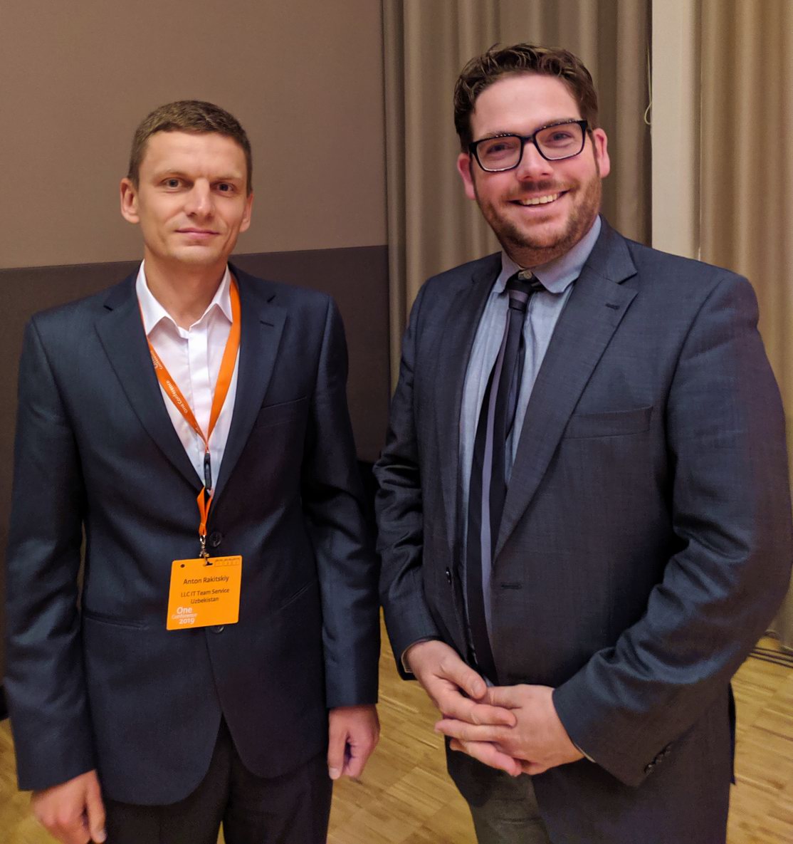 Anton Rakitskiy (ITTS-Узбекистан) и Sebastiaan van 't Erve (мэр Лохема, Нидерланды) на «One Conference», Гаага, октябрь 2019 г.